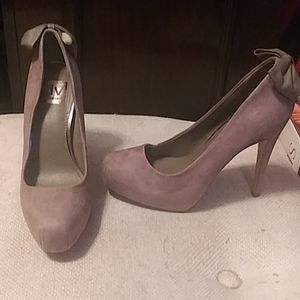 DOLCE VITA GREY SUEDE W/BOW SHOES